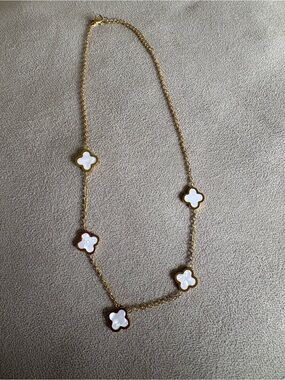 Gold Clover Pendant Bracelet with White Mother-of-Pearl Inlay